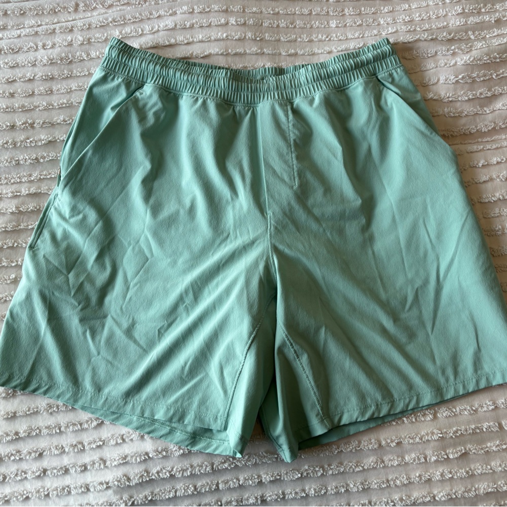 Men’s  Lululemon mint  pace breaker short size M 7” inseam